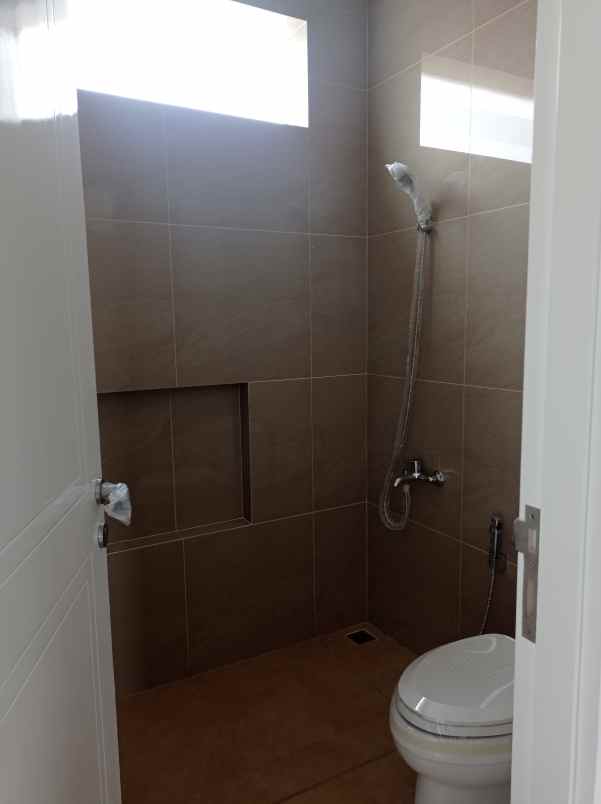 dijual rumah sambiroto raya