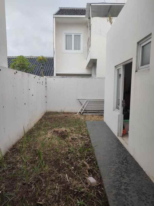 dijual rumah sariwangi