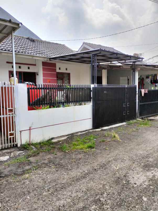 dijual rumah sariwangi regency