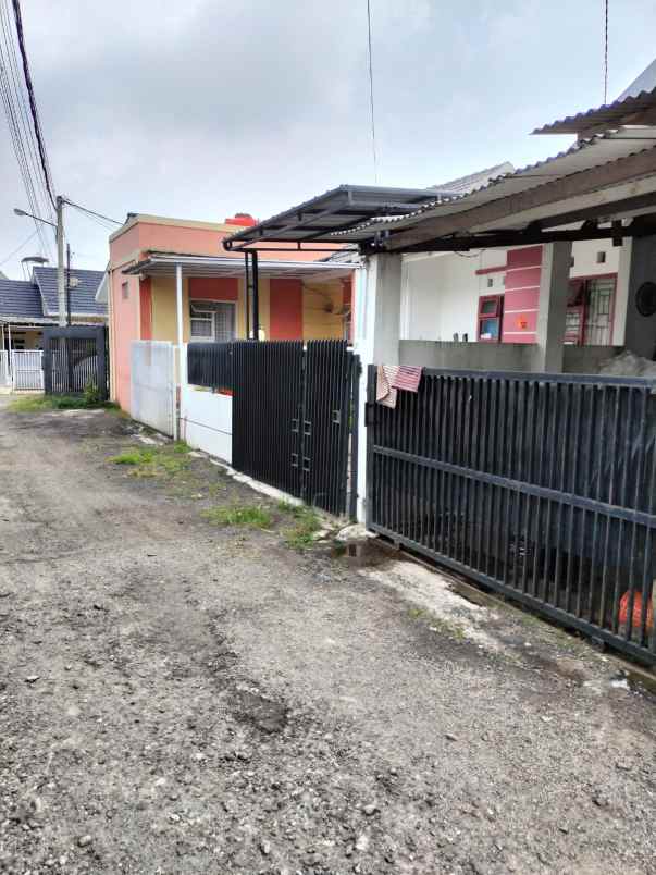 dijual rumah sariwangi regency