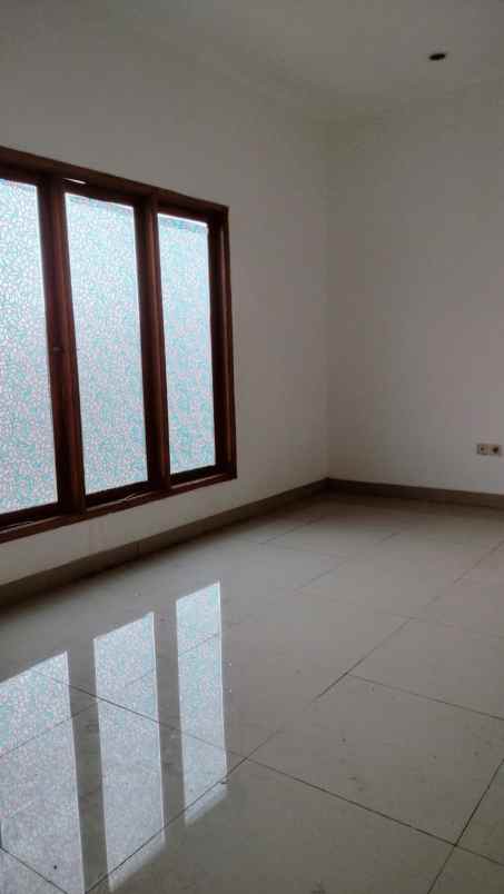 dijual rumah sawangan lama