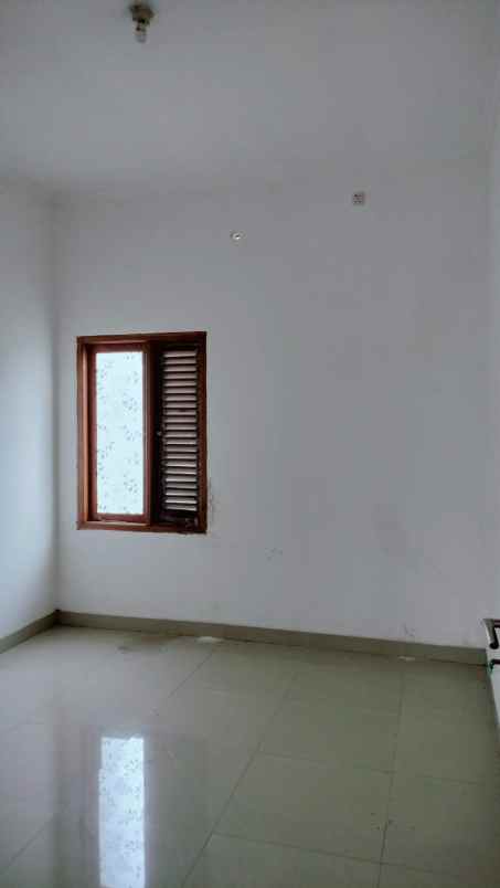 dijual rumah sawangan lama