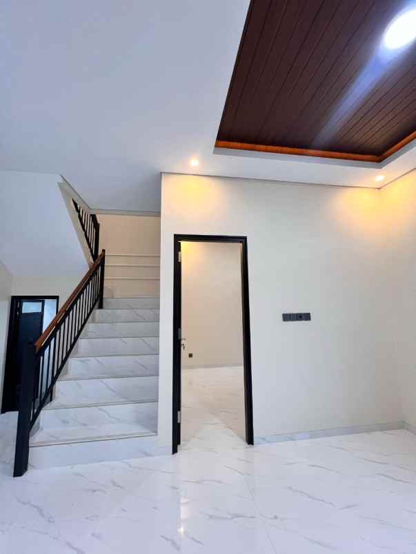 dijual rumah sebelah kampus umy