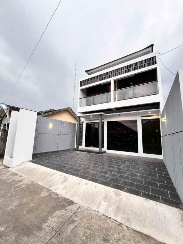 dijual rumah sebelah kampus umy