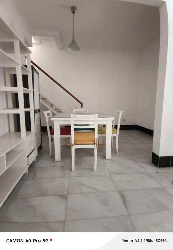 dijual rumah secondary terawat dalam komplek