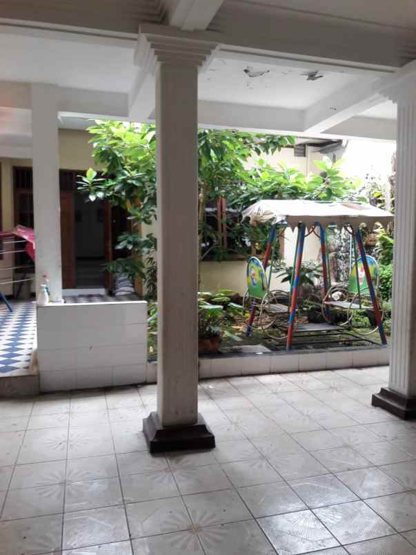 dijual rumah semolowaru