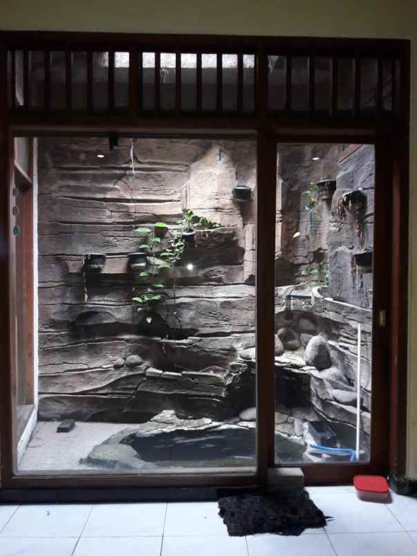 dijual rumah semolowaru