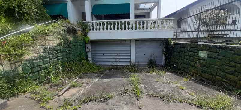 dijual rumah setra sari