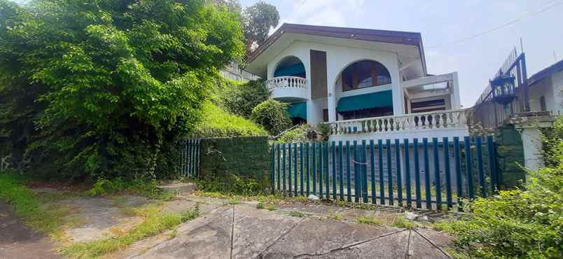 dijual rumah setra sari