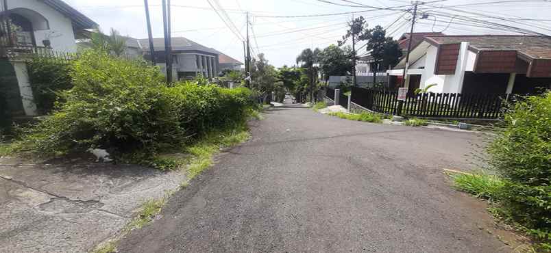 dijual rumah setra sari