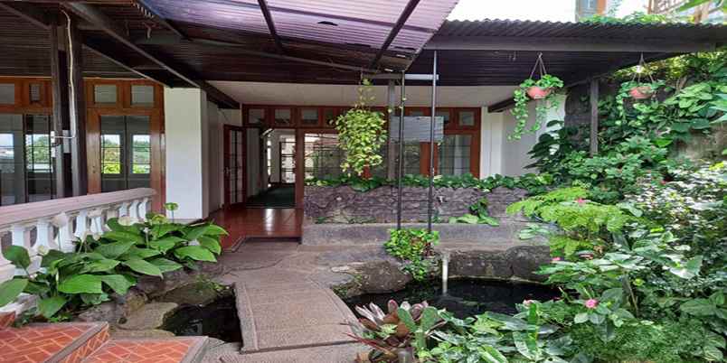 dijual rumah setra sari