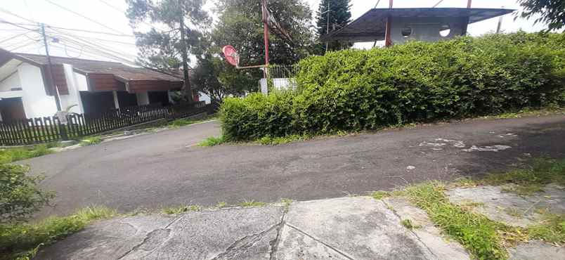 dijual rumah setra sari
