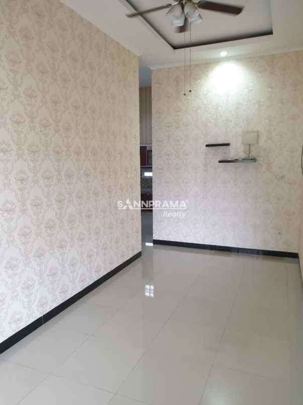 dijual rumah shm dalam cluster di beji depok siap huni