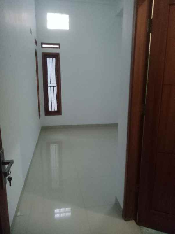 dijual rumah siap huni