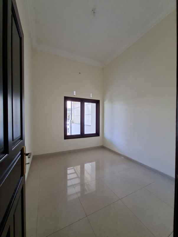 dijual rumah siap huni lokasi di tidar malang