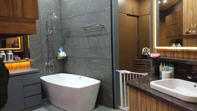 dijual rumah srengseng