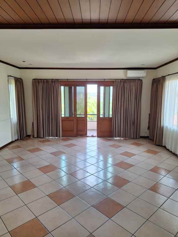 dijual rumah srondol