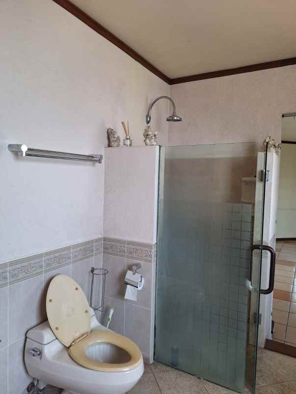 dijual rumah srondol