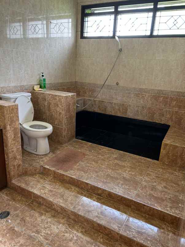 dijual rumah strategis di jl batununggal kota bandung