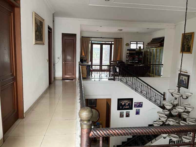 dijual rumah strategis di jl batununggal kota bandung