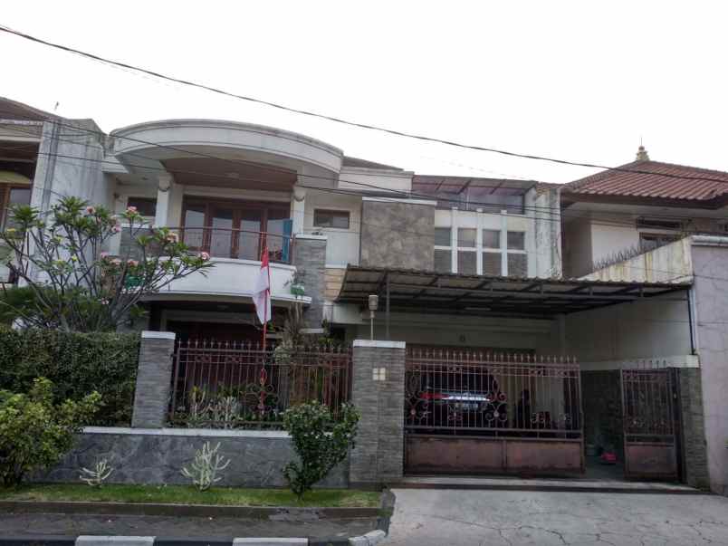 dijual rumah strategis di jl batununggal kota bandung