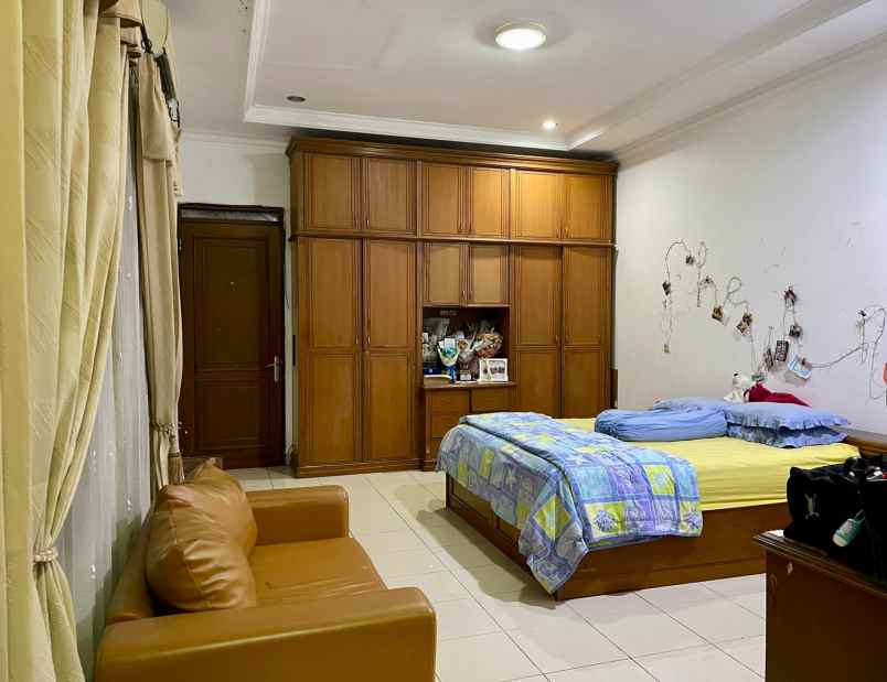 dijual rumah strategis di jl batununggal kota bandung