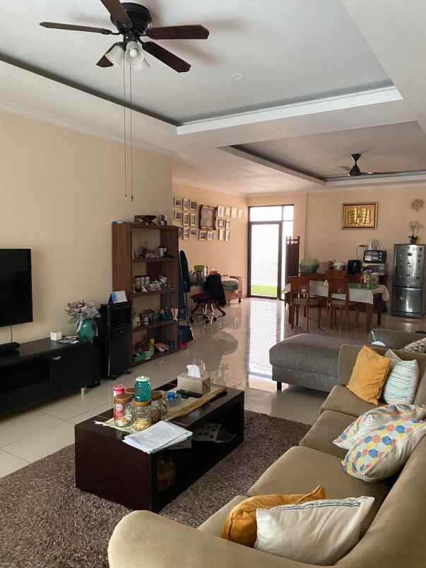 dijual rumah strategis pinggir jalan di jombang raya