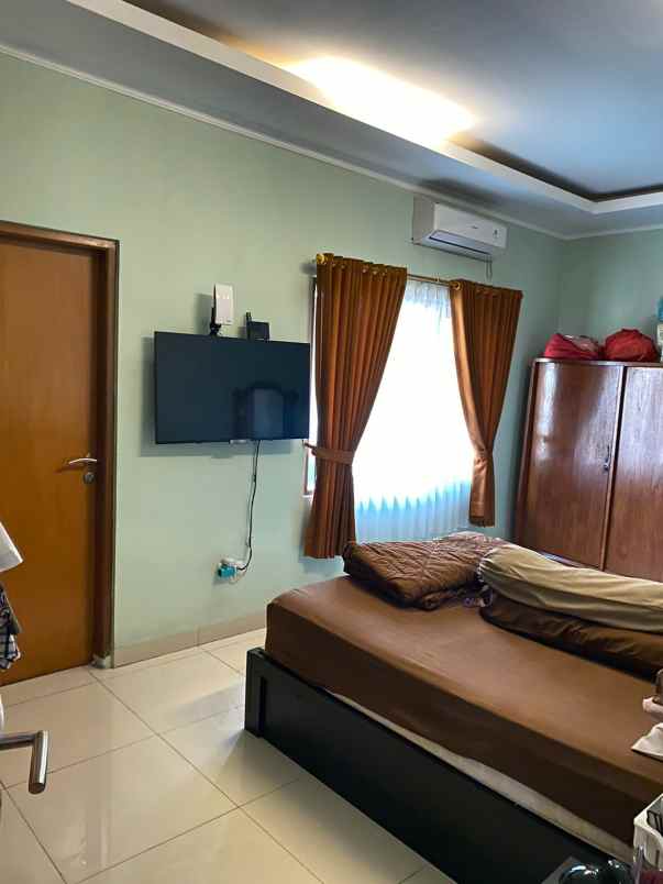 dijual rumah strategis pinggir jalan di jombang raya