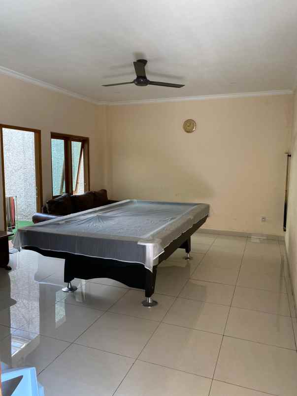 dijual rumah strategis pinggir jalan di jombang raya