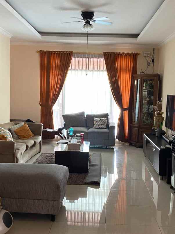 dijual rumah strategis pinggir jalan di jombang raya