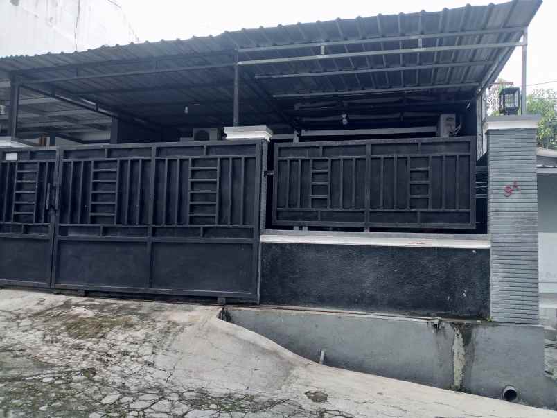 dijual rumah strategis pinggir jalan gemah