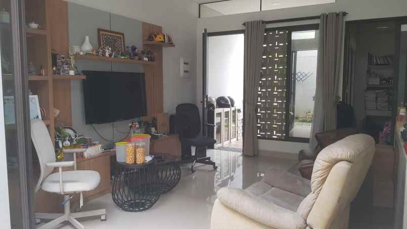 dijual rumah summarecon bandung cluster