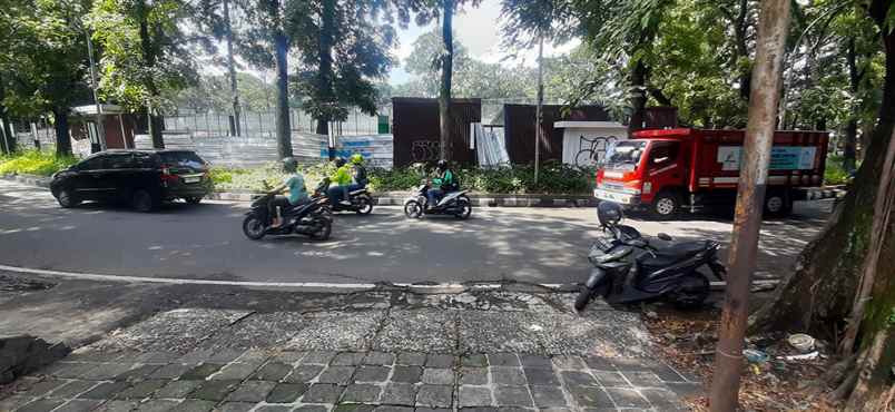 dijual rumah supratman