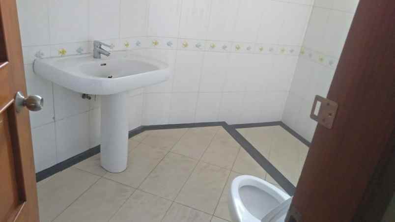 dijual rumah supratman