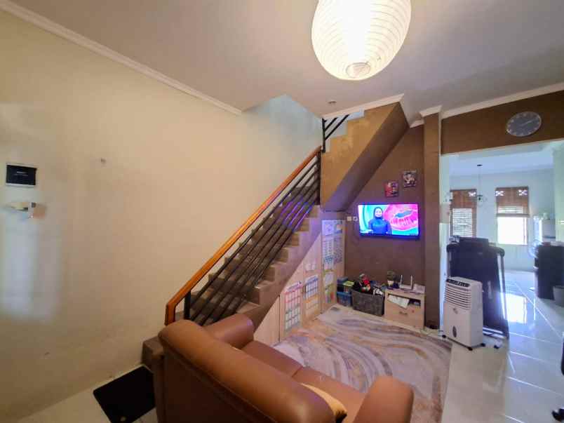 dijual rumah suradita