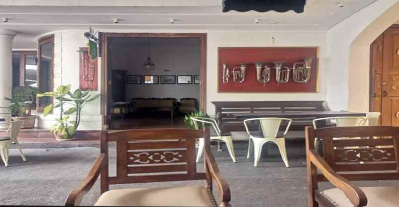 dijual rumah surapati