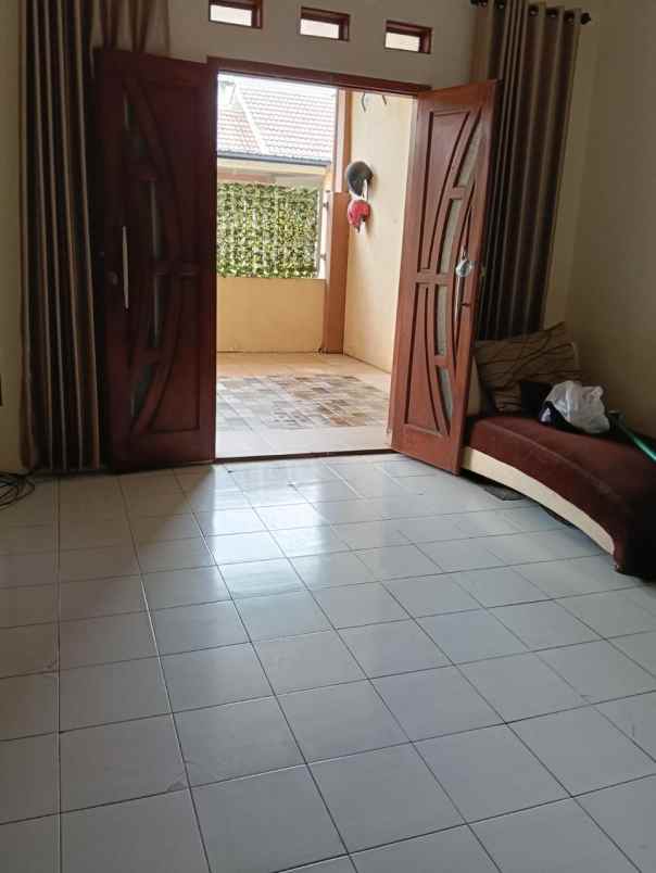 dijual rumah surya residence