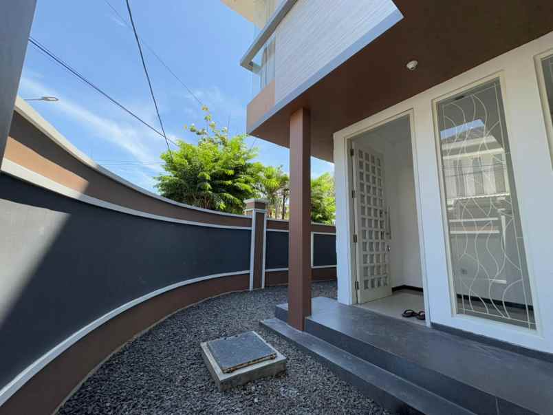 dijual rumah sutorejo