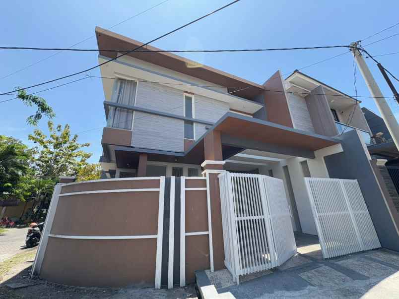 dijual rumah sutorejo
