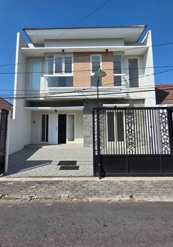 dijual rumah sutorejo prima