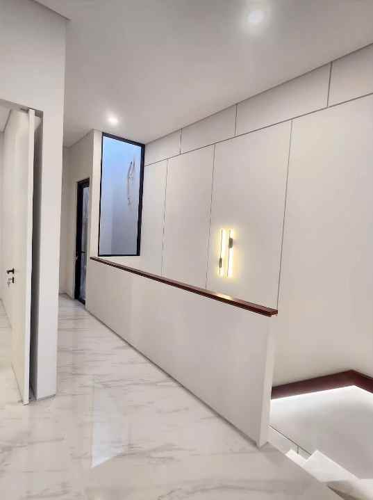 dijual rumah sutorejo prima