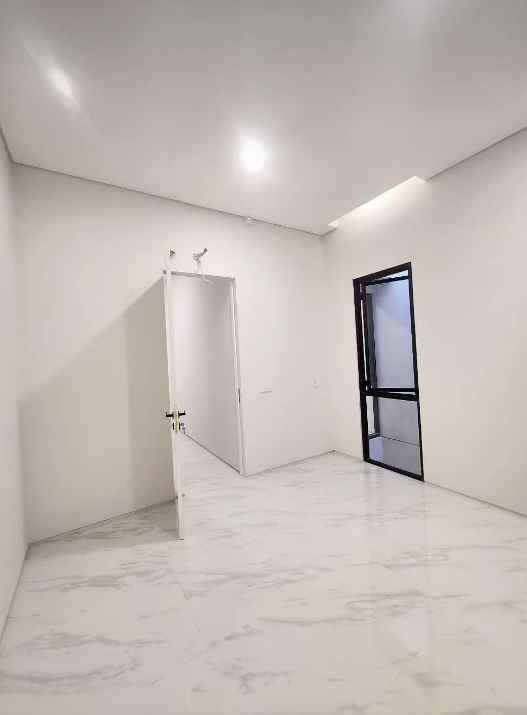 dijual rumah sutorejo prima