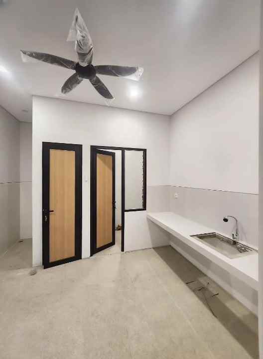 dijual rumah sutorejo prima