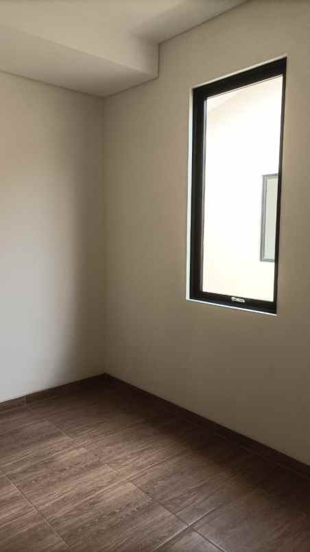 dijual rumah suvarna sutera tangerang