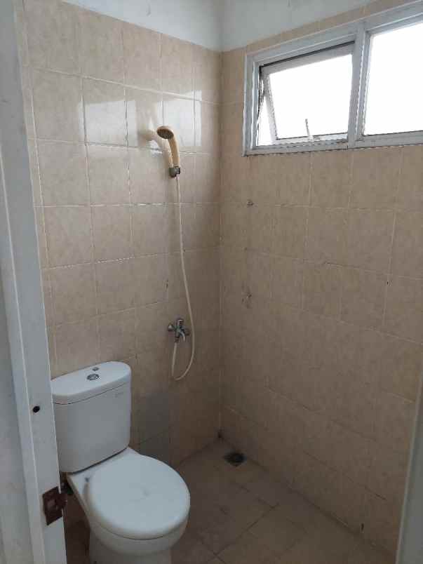 dijual rumah talaga bestari tangerang