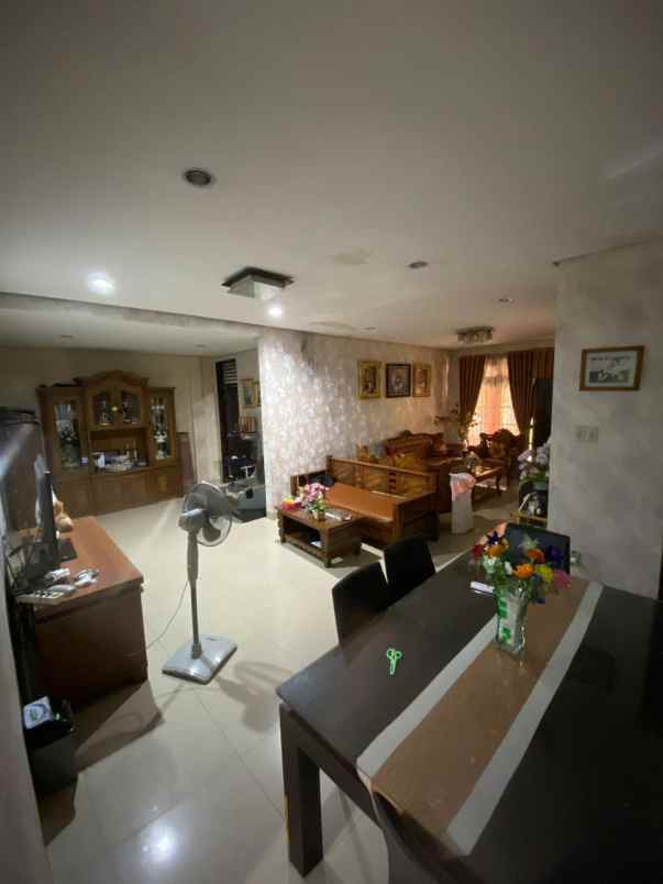 dijual rumah taman buaran indah 2
