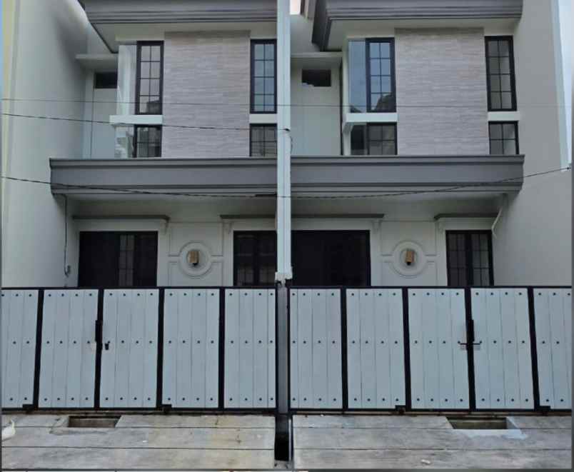 dijual rumah taman pondok indah