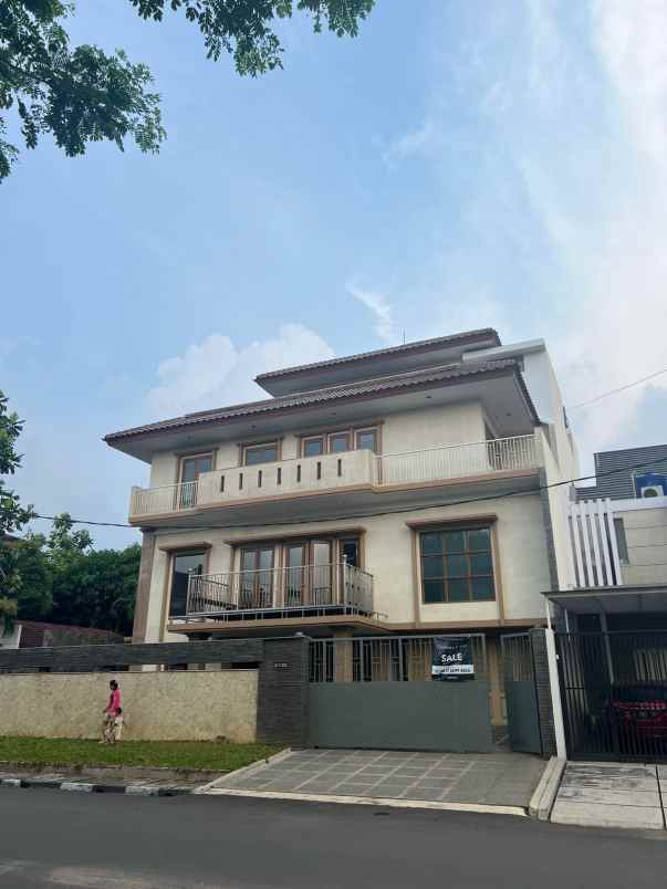 dijual rumah taman villa meruya meruya
