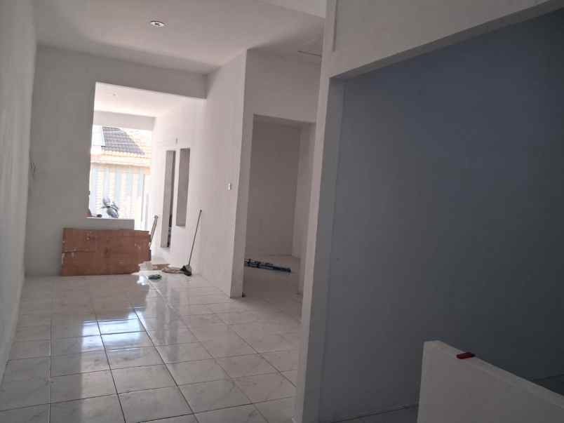dijual rumah tembalang