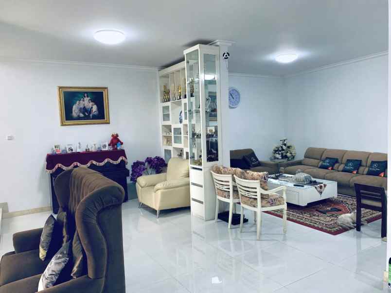 dijual rumah the royal residence